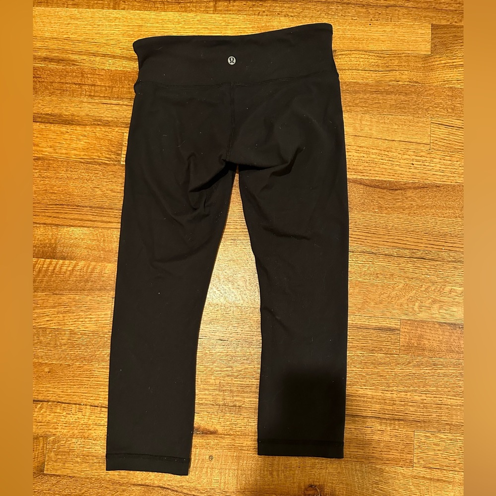 Lulu lemon cropped leggings, size 6